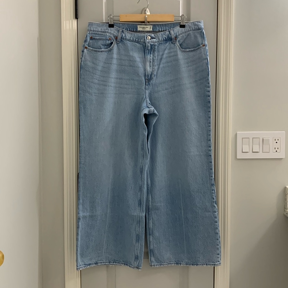 Abercrombie Jeans High Rise Wide Leg Size 33 16 Light Like New Regular Length